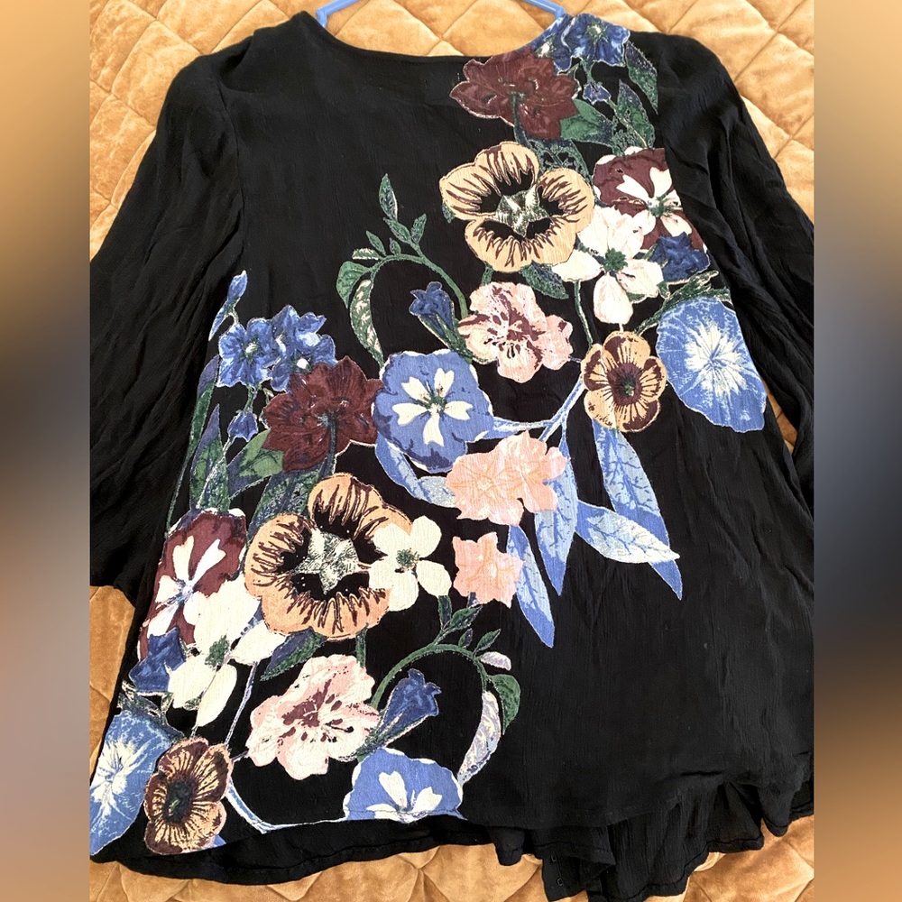 O’Neill surf blouse with back floral design